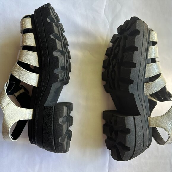Katy Perry The Geli Combat Fisherman Platform Sandal Sz 8 White/Black w/ Buckle - Picture 2 of 6